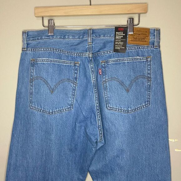 Levi’s NWT Blue Mid-Wash Distressed High-Rise Wedgie Straight Jeans Size 32 - Picture 7 of 8